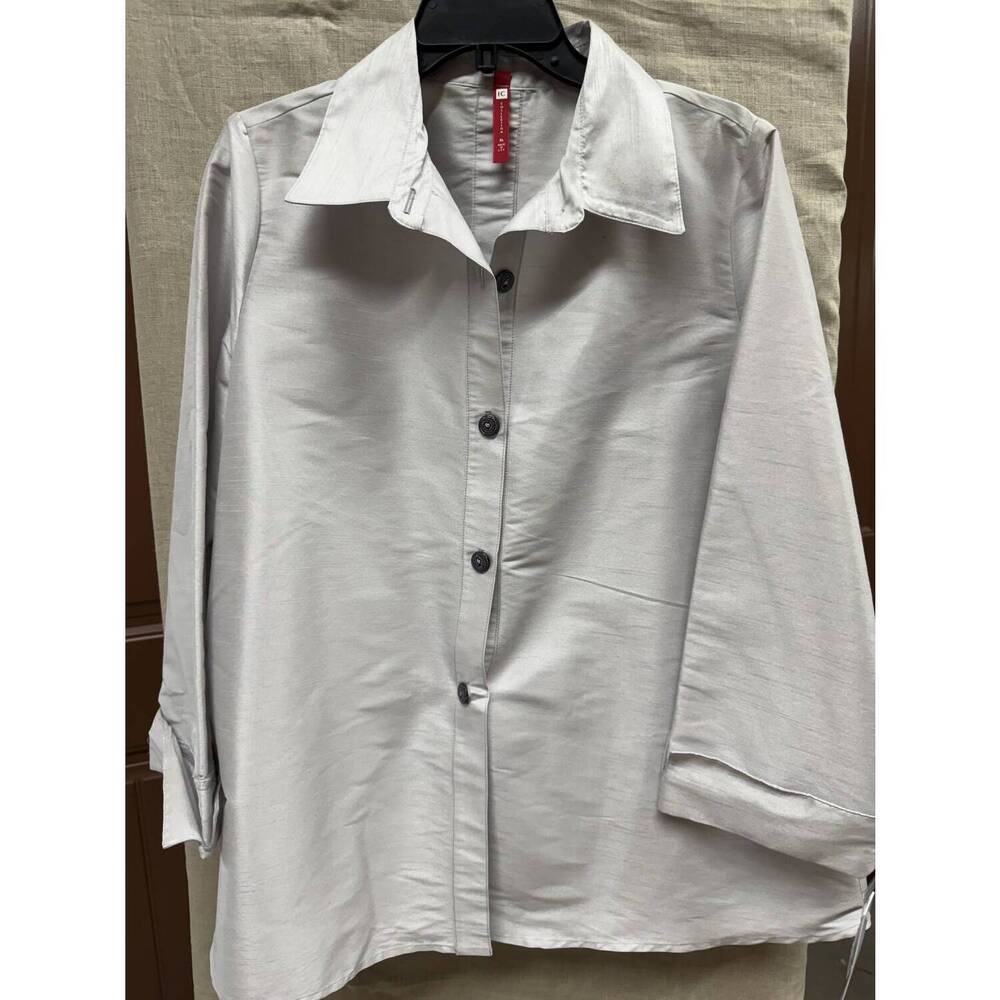 NEW IC COLLECTION women's button front top in silver grey